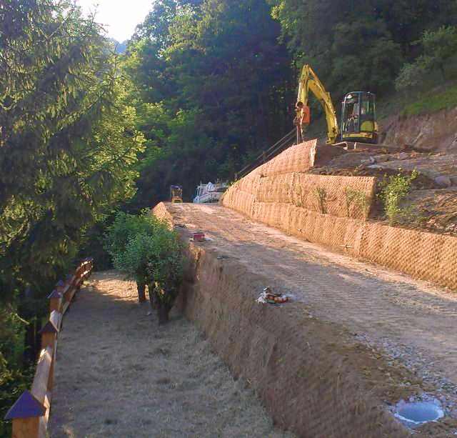 Horjul – ravnanje terena na strmem pobočju in izgradnja ceste